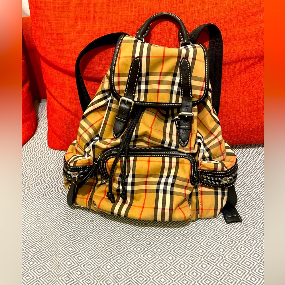 Burberry  Small Ruck Sac in Icon Stripe Econyl Back pack